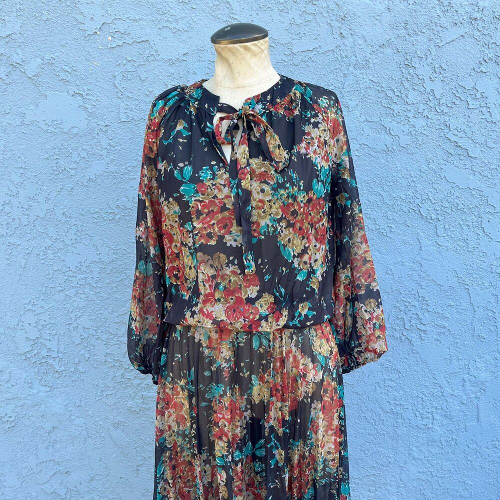 1970s Floral Dress in Size 12 Bow Detail Retro